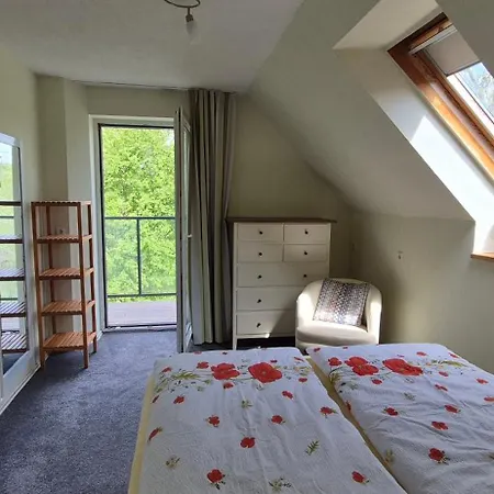Schoene Mit Kostenlosem Parkplatz Apartment *