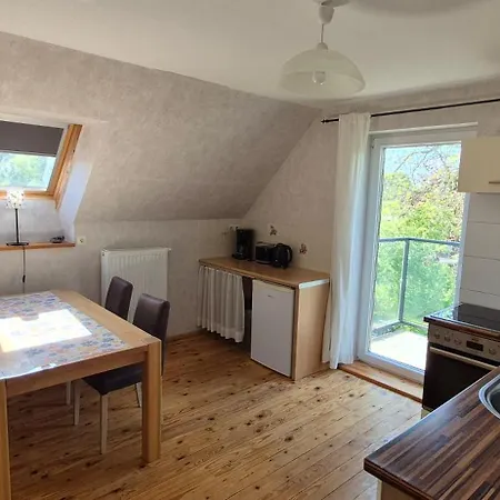 Schoene Mit Kostenlosem Parkplatz Apartment *